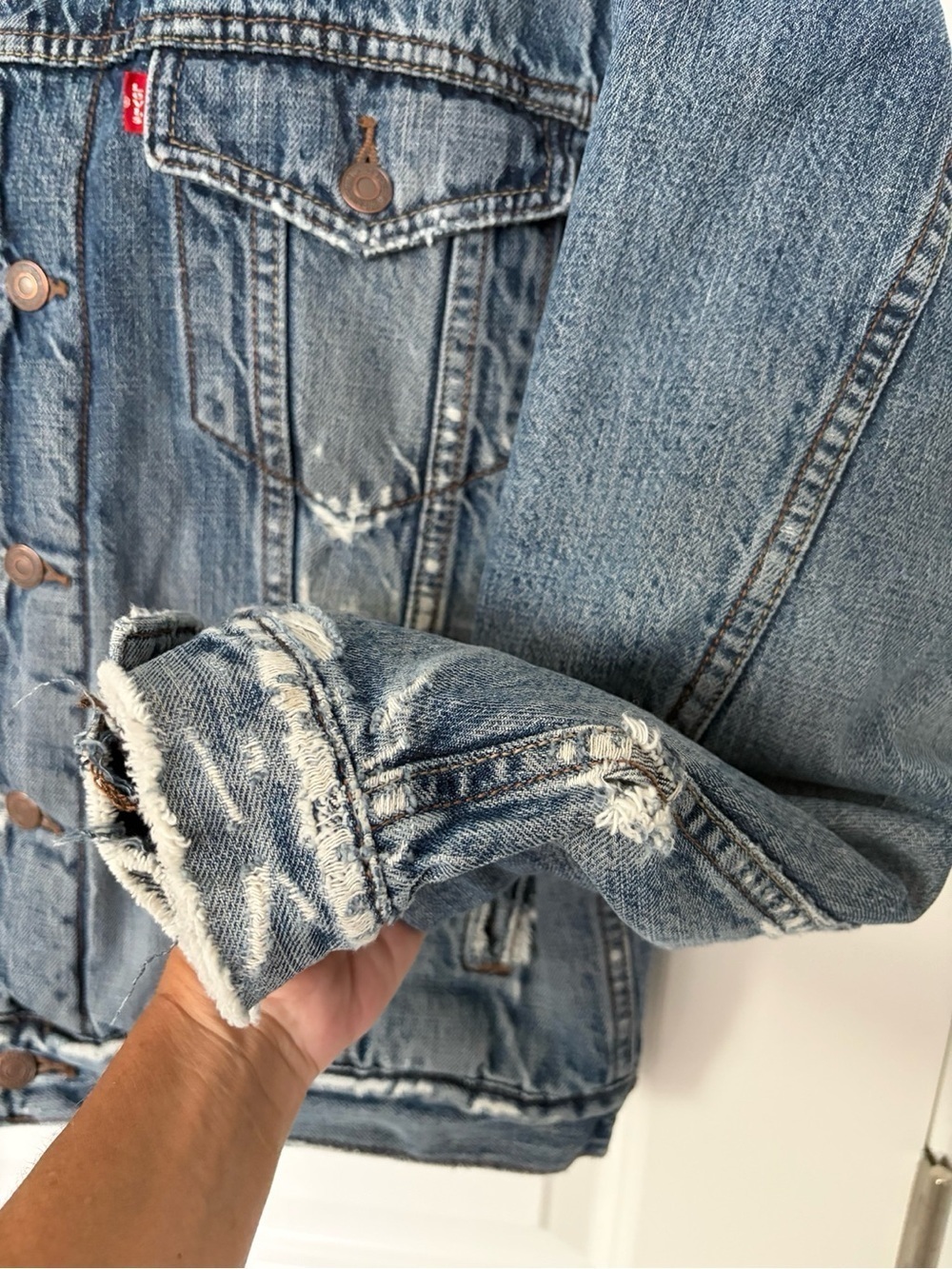 Vintage Levi’s Sherpa Denim Jacket Distressed Sherpa Trucker Jacket - Picture 9 of 10